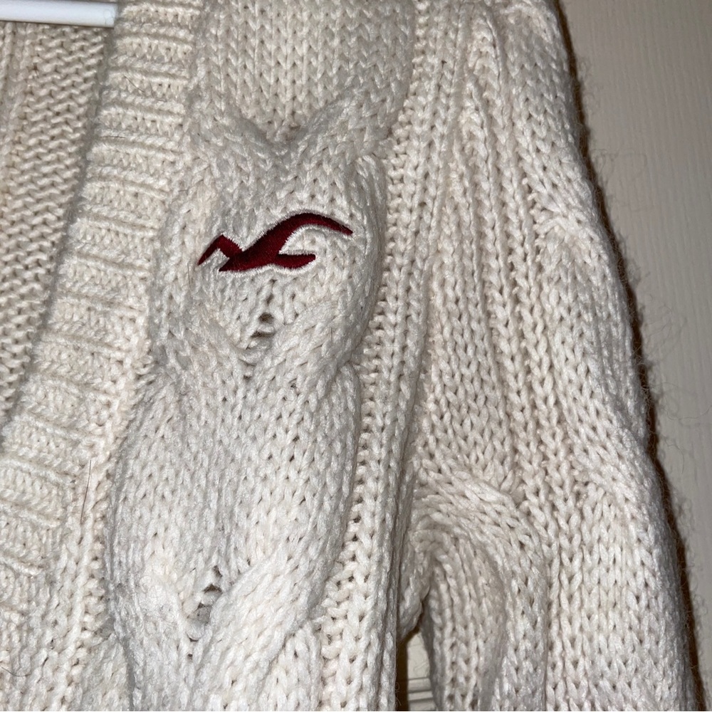 Woman’s Med Cream Hollister Five Button Cardigan